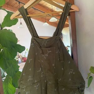 THE GREAT 100% cotton sage green overalls, size 2 (medium)